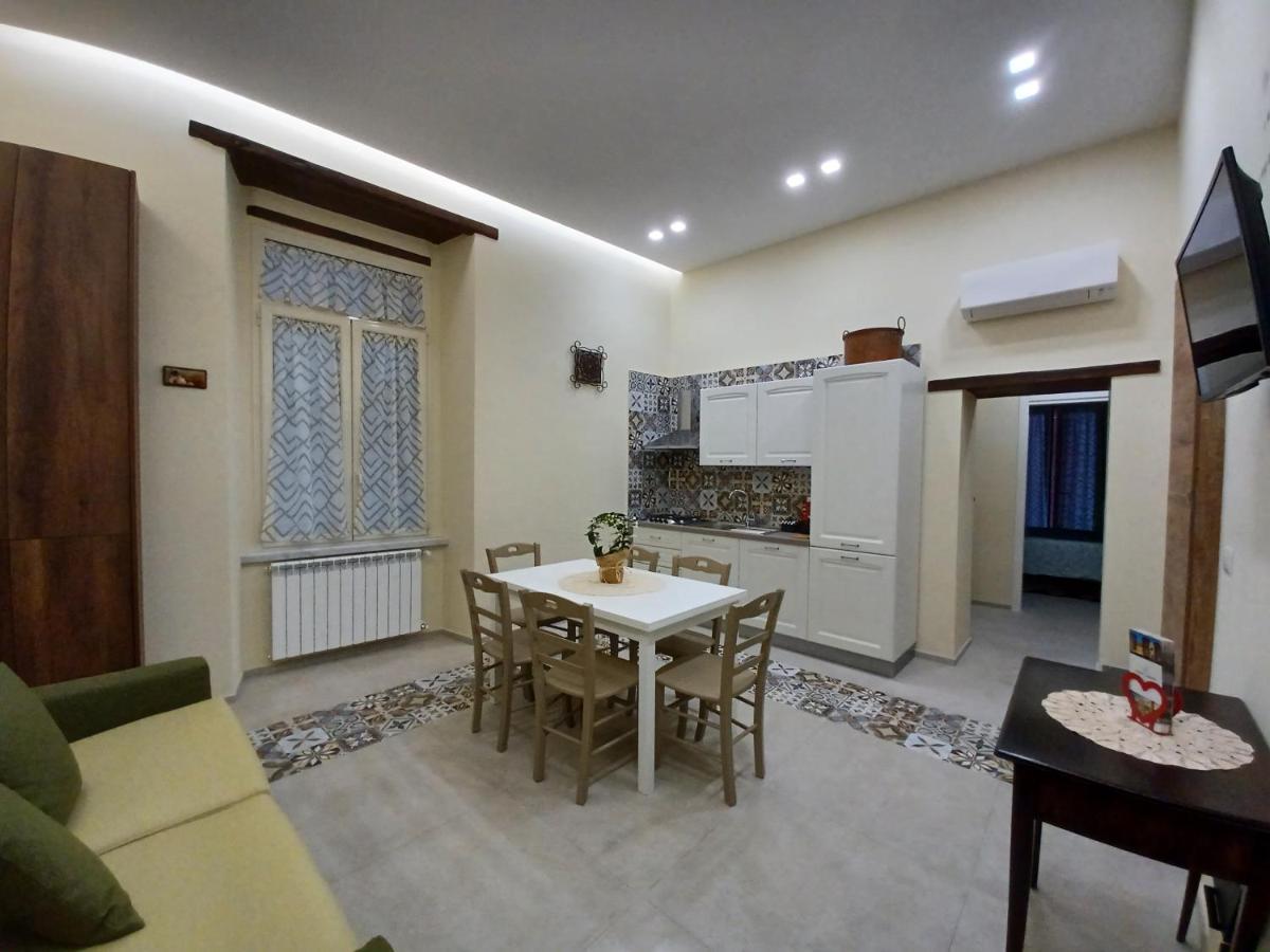Dimora Lazzarella Apartment Napoli Bagian luar foto
