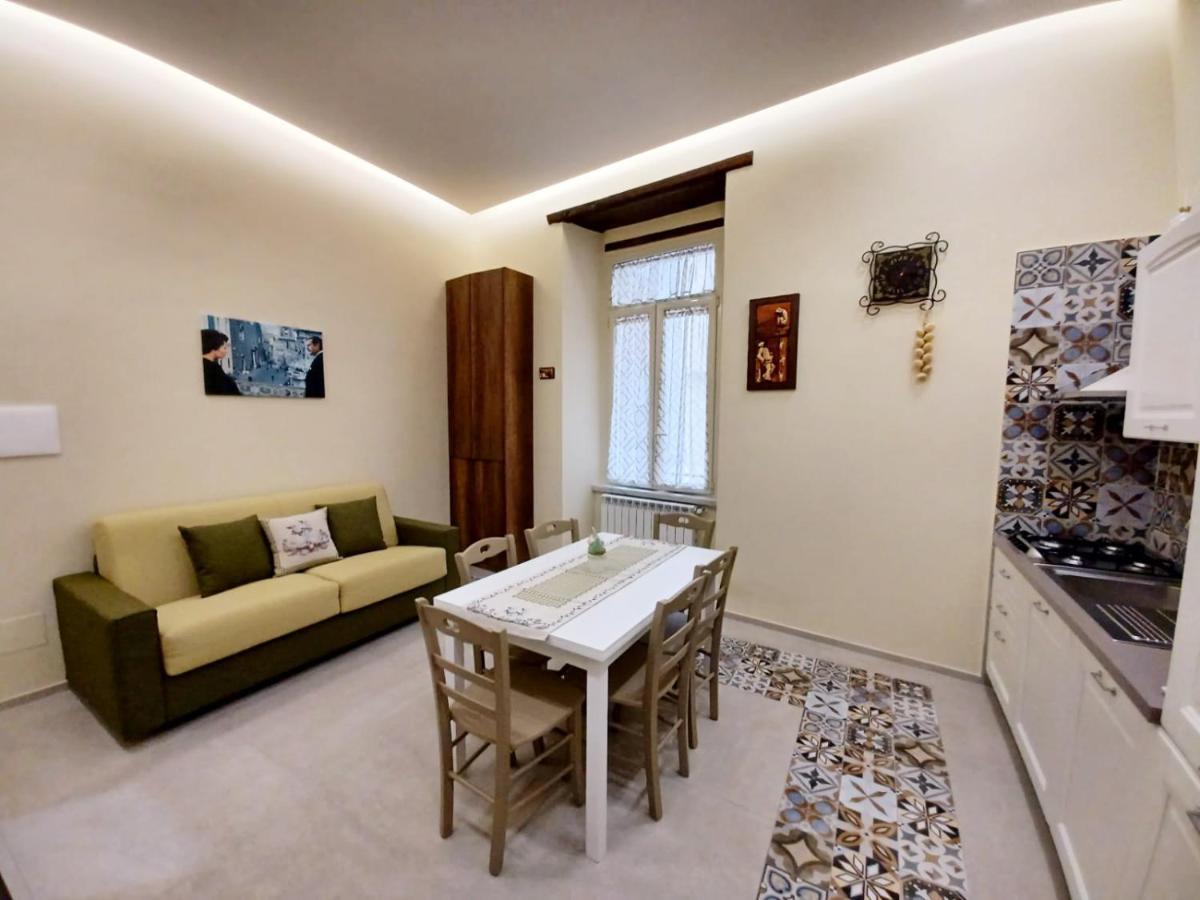Dimora Lazzarella Apartment Napoli Bagian luar foto